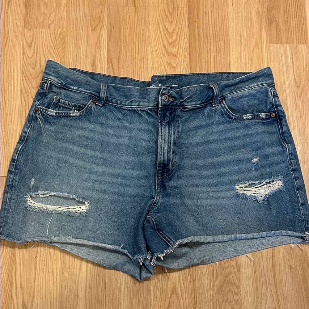 Old Navy Distressed Blue Denim Women's Shorts Size 20